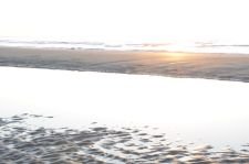 Reflet du soleil sur une langue de sable  Auberville